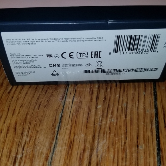 Fit bit versa 2 light pink main image 4